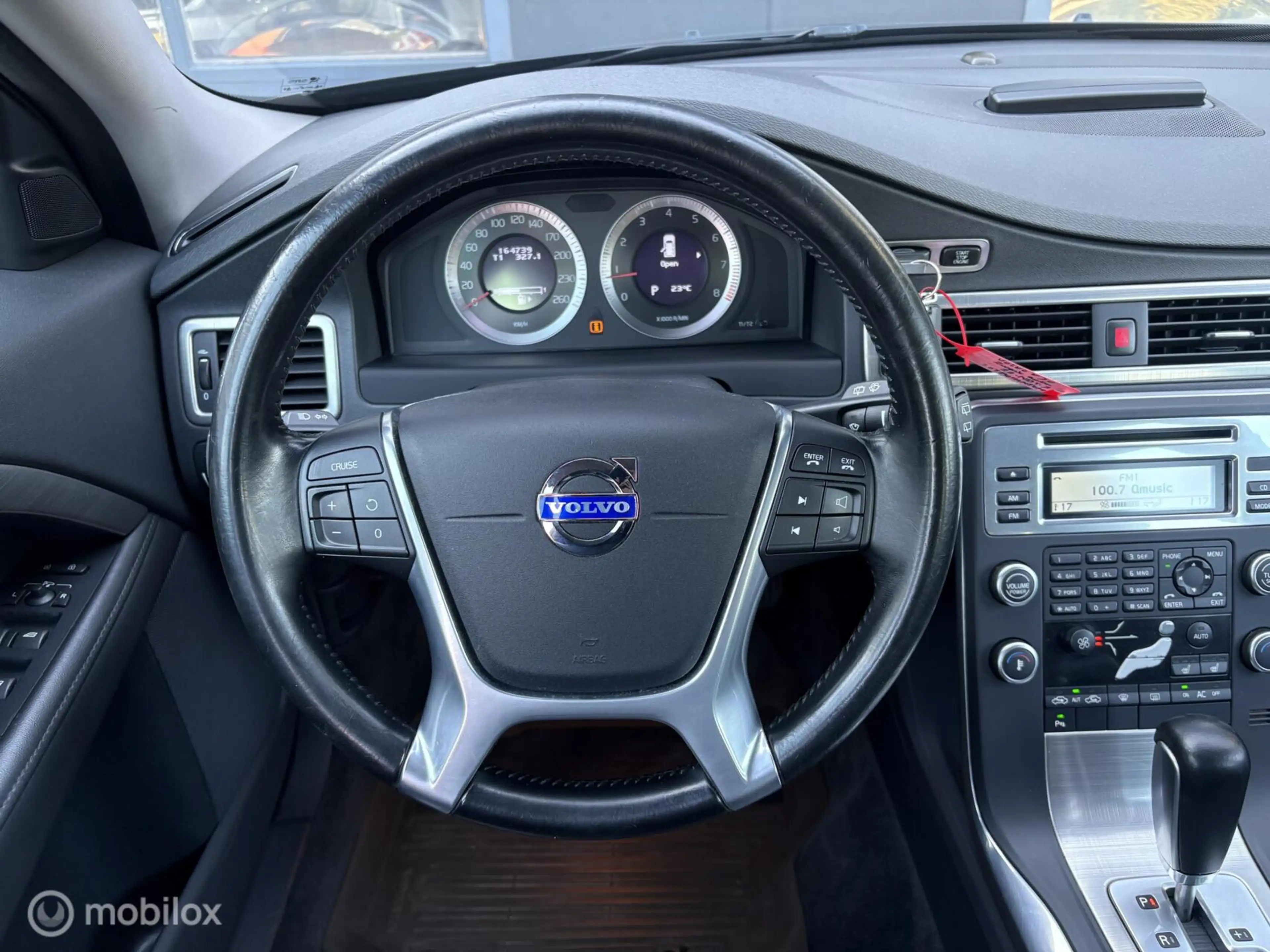 Volvo V70 2.0T Momentum — photo 11
