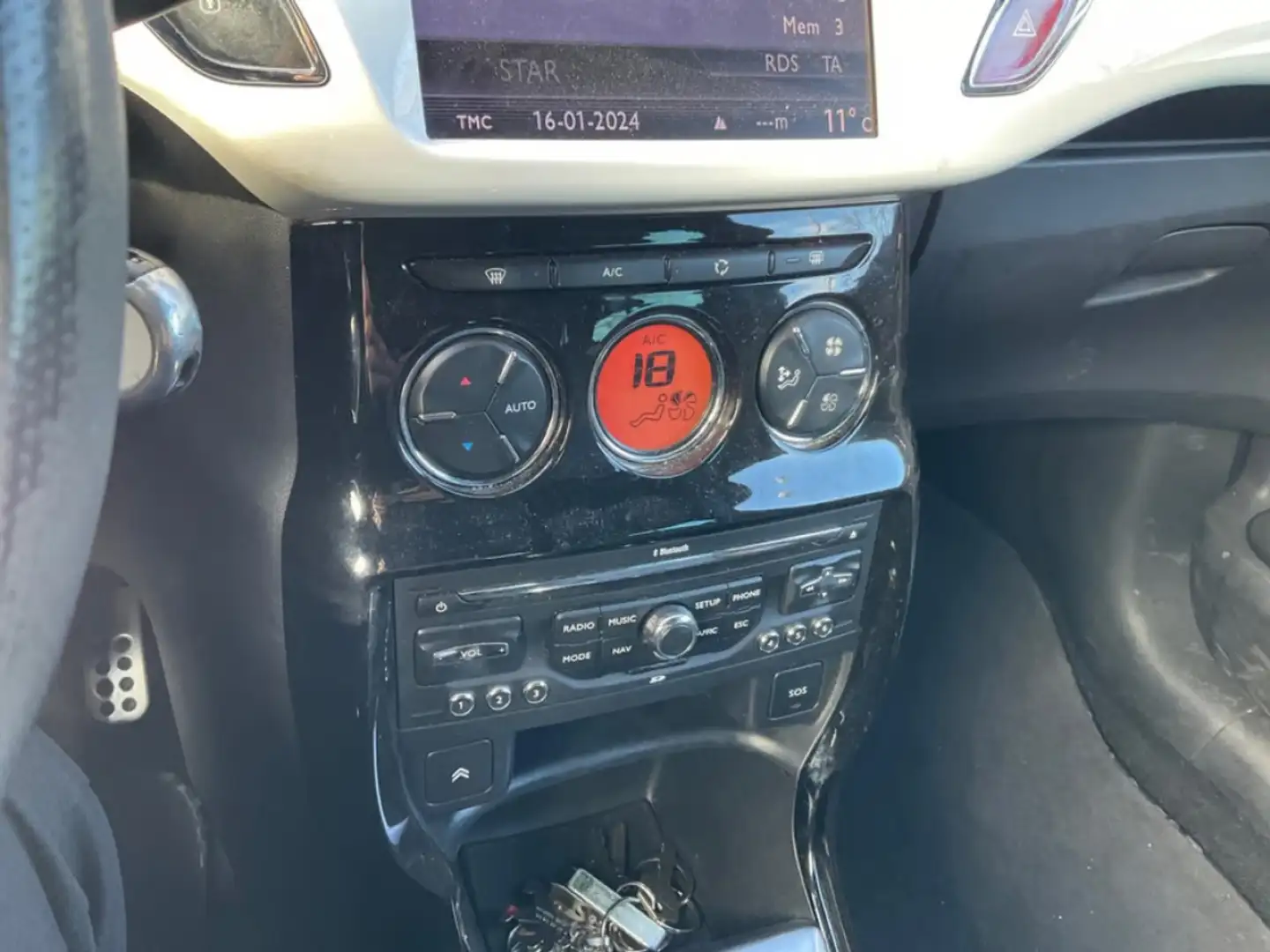 Citroen DS3 THP 155 Just Mat GAR 1 AN l - 2