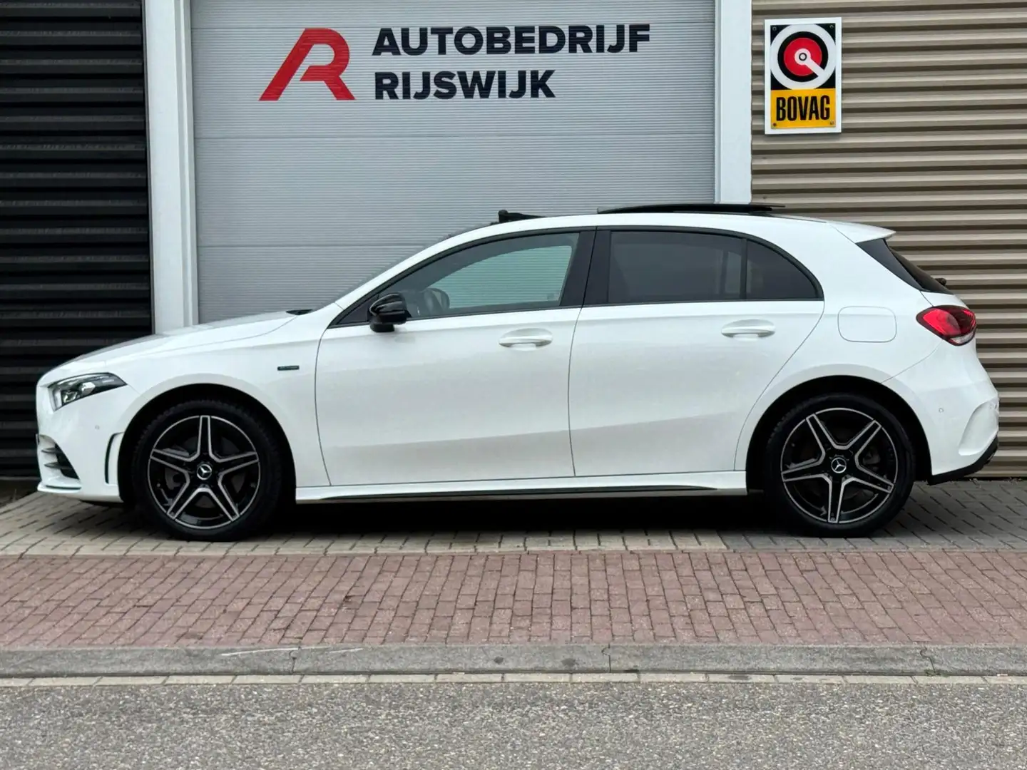 Mercedes-Benz A 250 e Premium Plus Memory/360/Pano Wit - 2