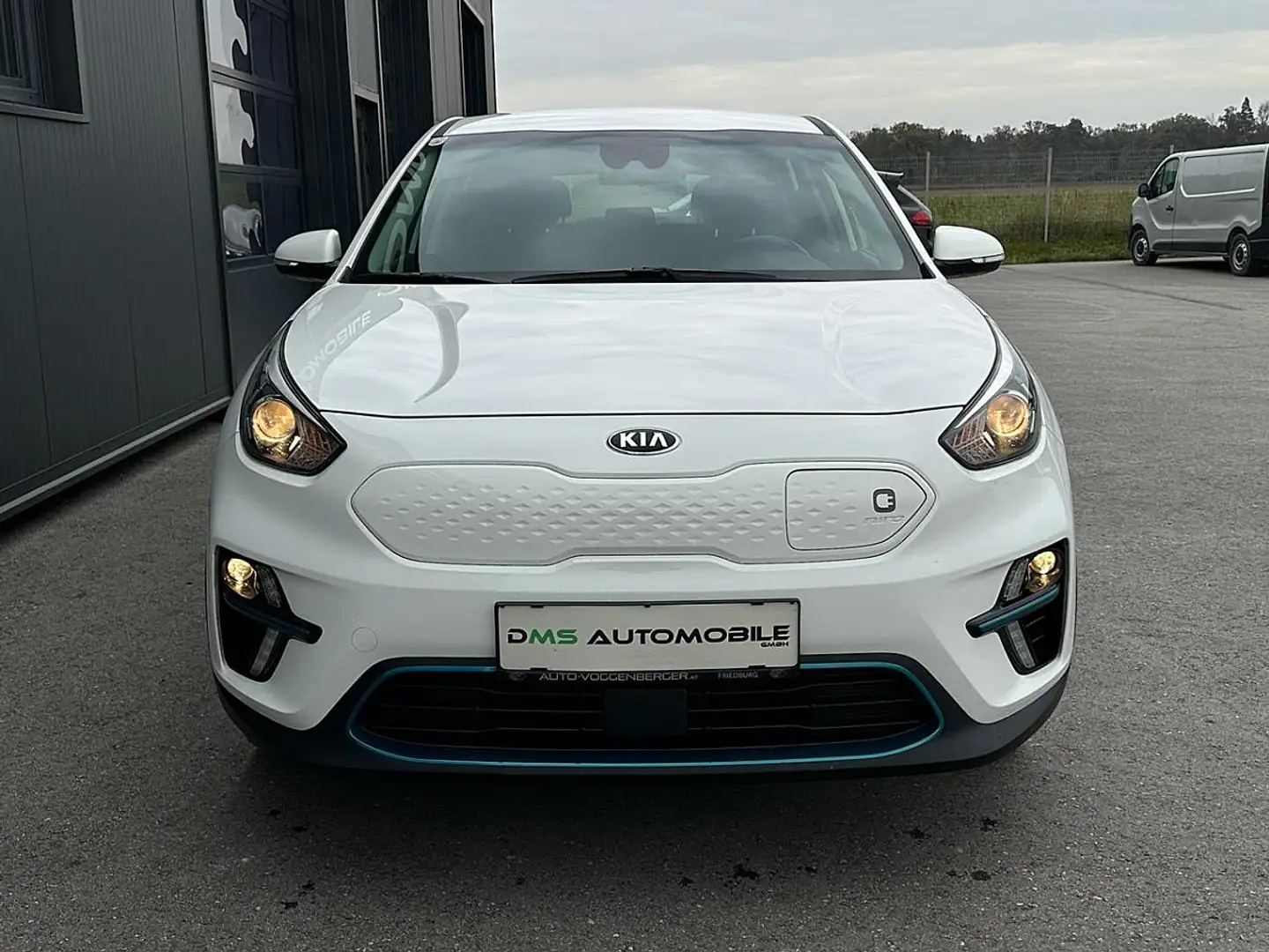 Kia e-Niro Niro EV 64kWh long Range Titan Aut.*3 PHASE*1 H... Weiß - 2