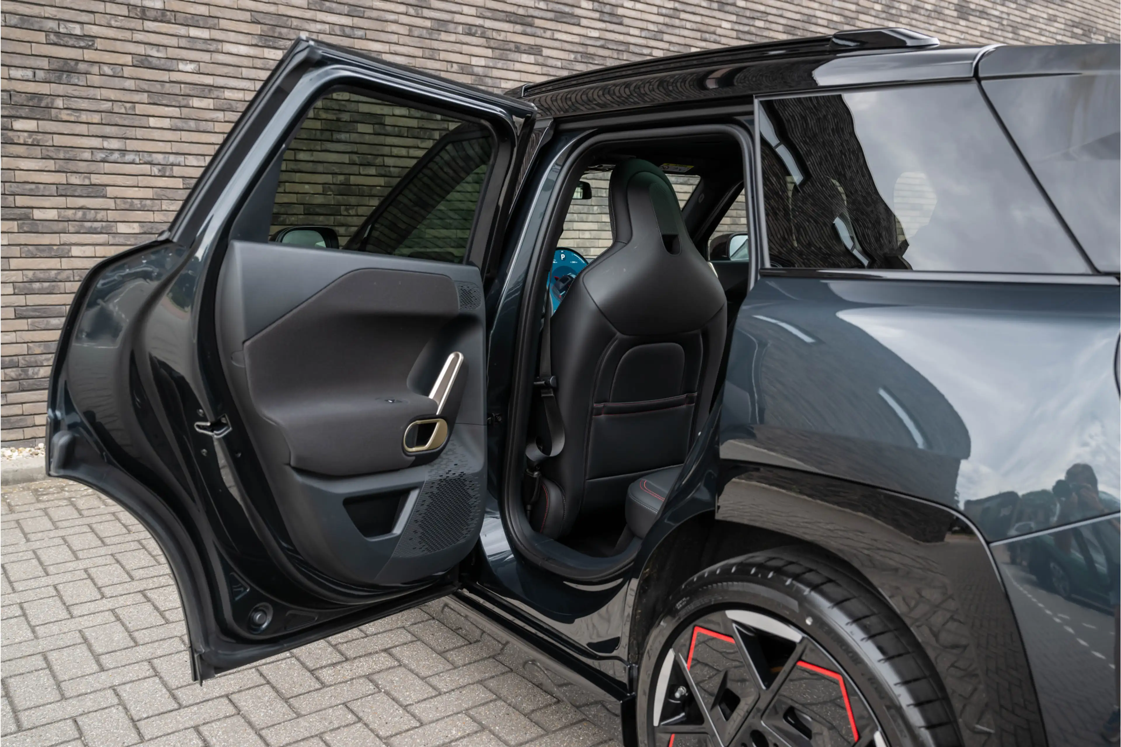 MINI Aceman E JCW John Cooper Works 54.2 kWh | Panorama | H&K — photo 33