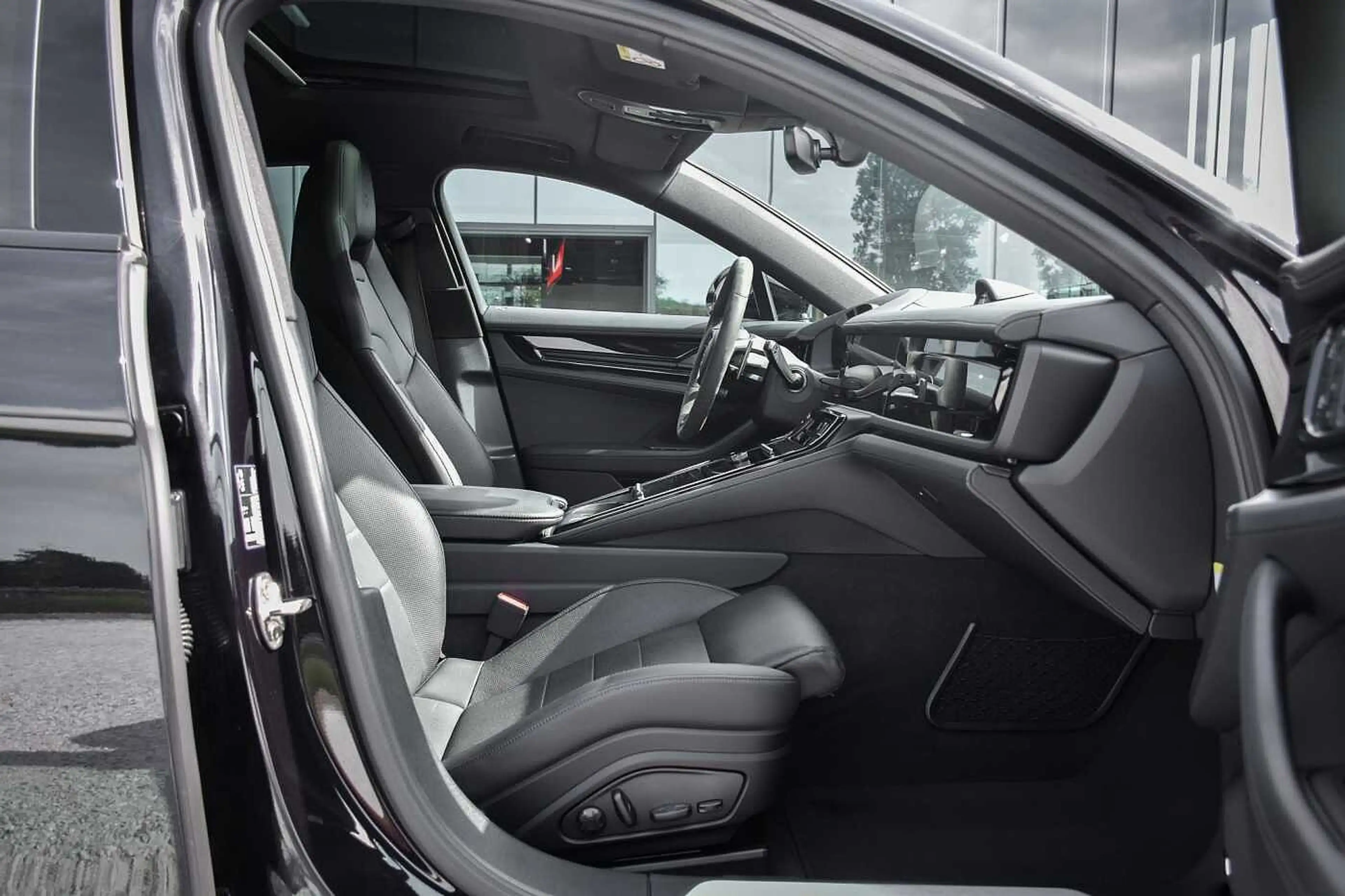 Porsche Panamera E-Hybrid SportDesign BOSE Ventilation Massage — photo 11