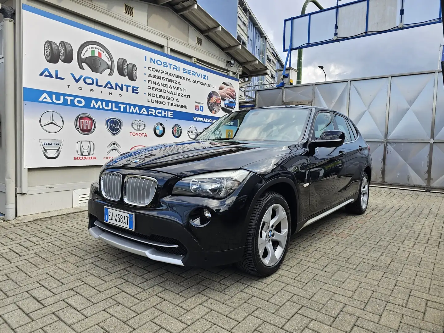 BMW X1 xDrive23dA Futura Чорний - 2
