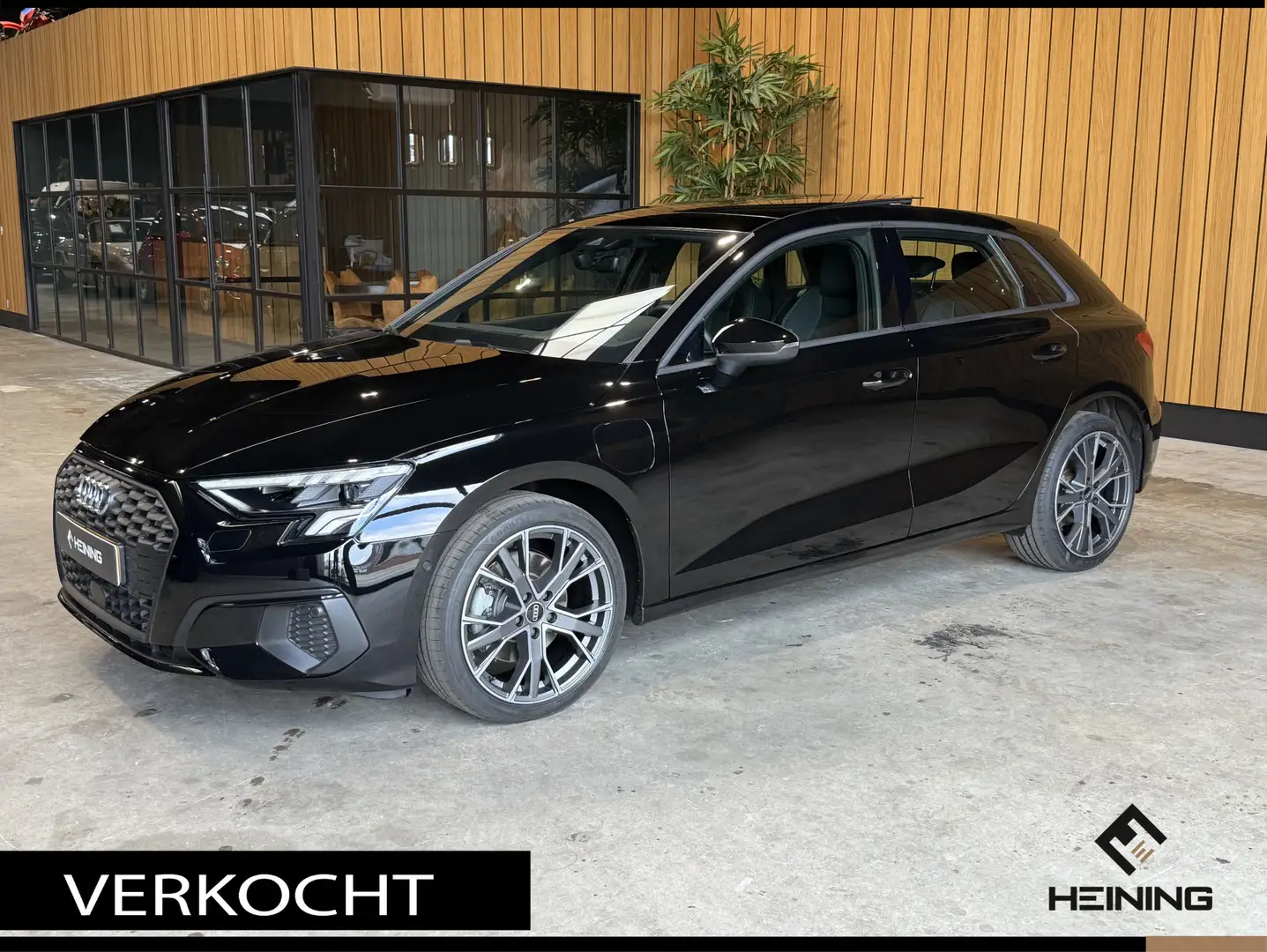 Audi A3 Sportback 40 TFSI e Business edition S-Line. 204 P Noir - 1