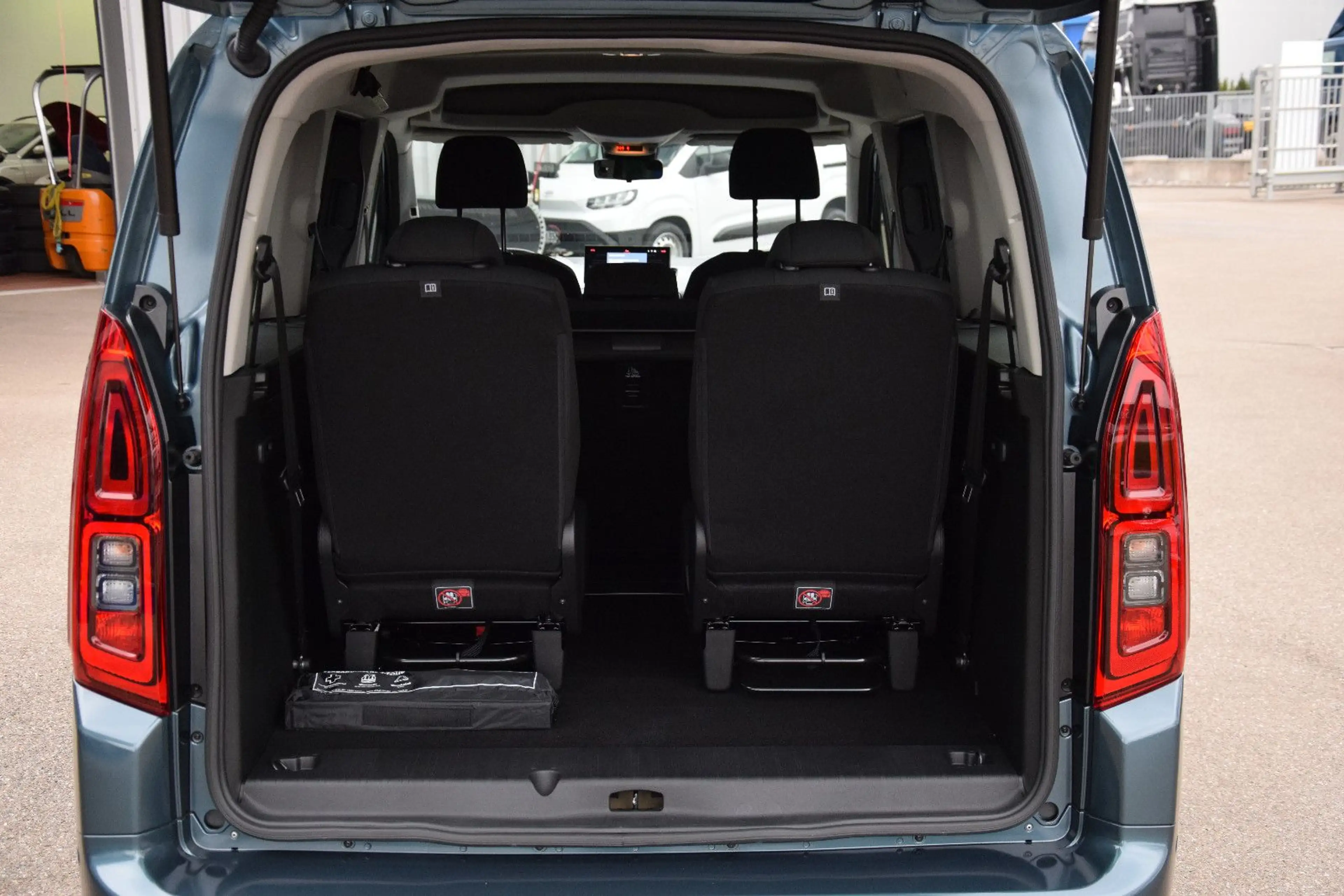 Fiat Qubo L BlueHDi 130 AT NAV 7-SITZE DACHRELING AHK — photo 6