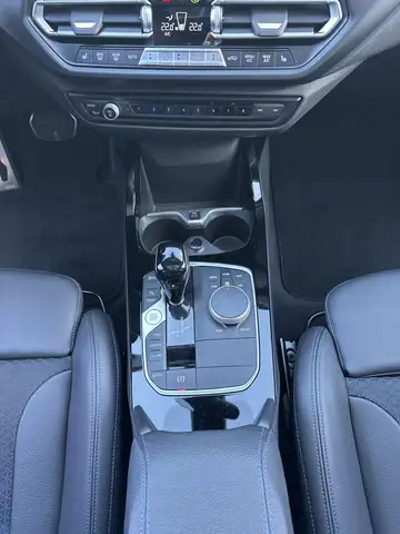 BMW 1 Series view 13
