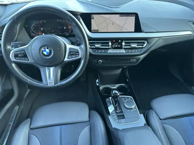 BMW 1 Series view 11