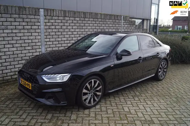 Audi A4 Limousine 35 TFSI S Edition Competition Autom Half