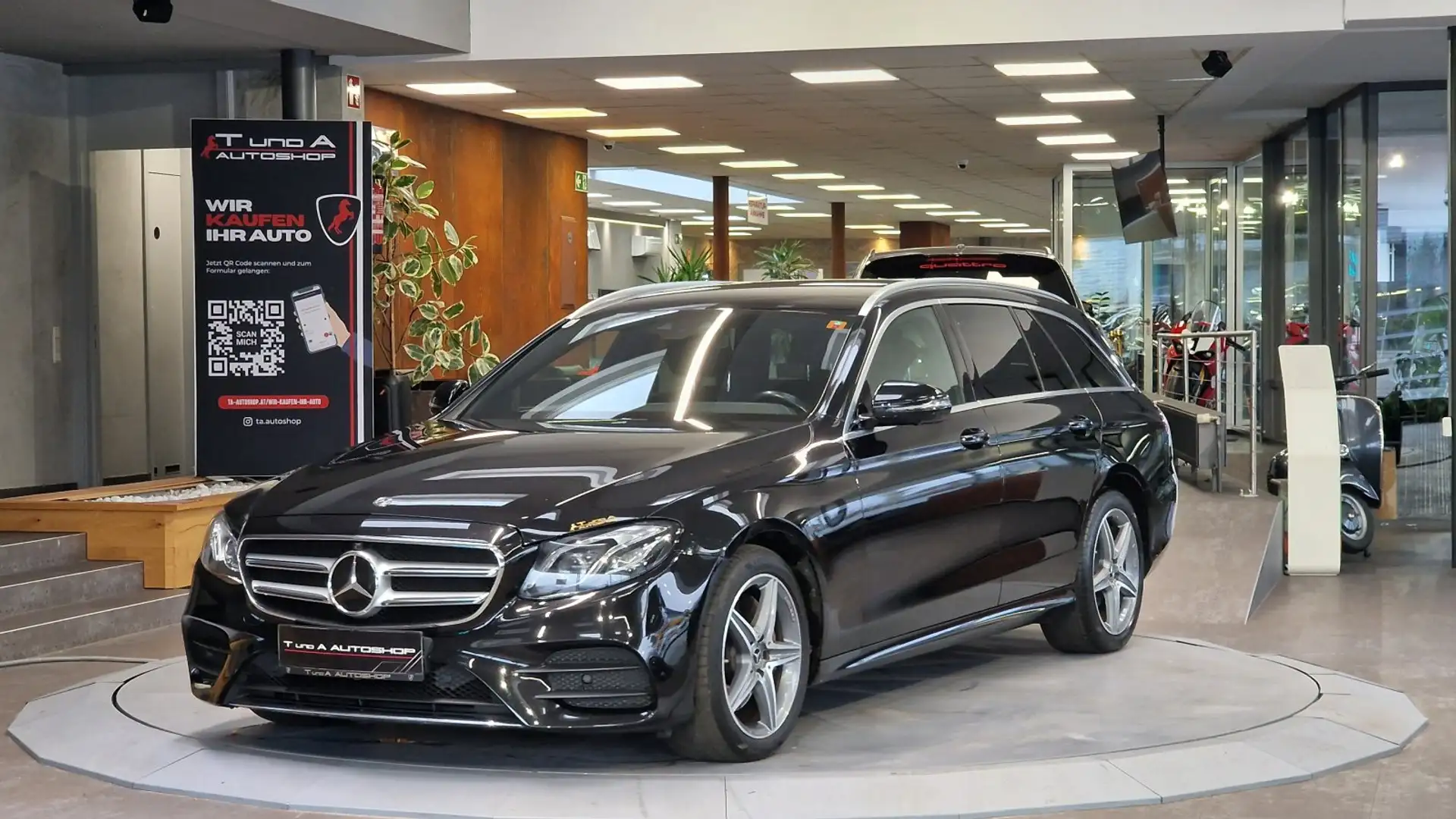 Mercedes-Benz E 220 d T 4Matic AMG-Paket Aut. *360*AHK*Wiedscreen* Schwarz - 1