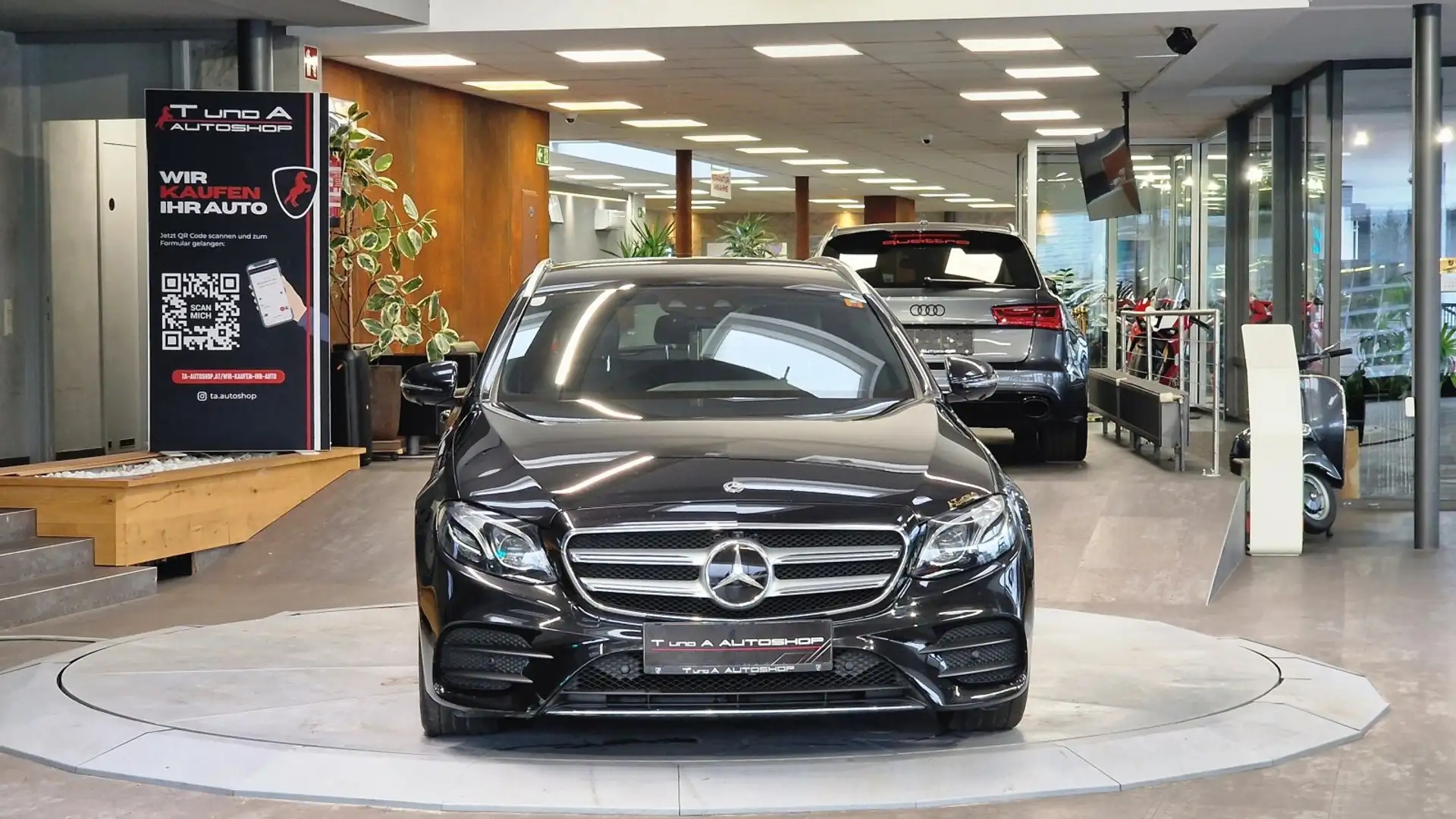 Mercedes-Benz E 220 d T 4Matic AMG-Paket Aut. *360*AHK*Wiedscreen* Schwarz - 2