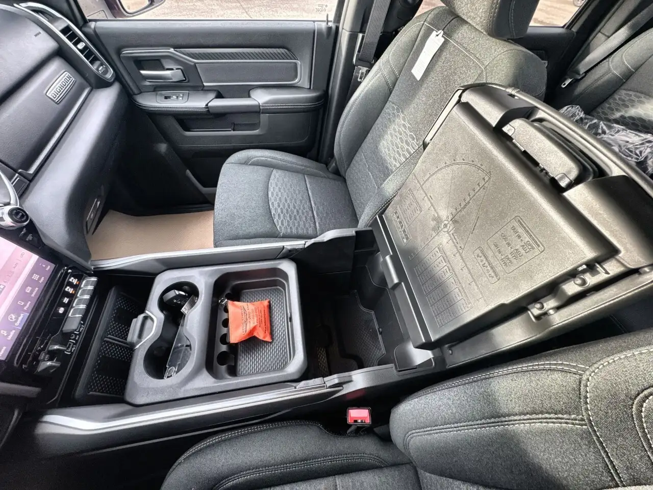 RAM 2500 снимка RAM 2500