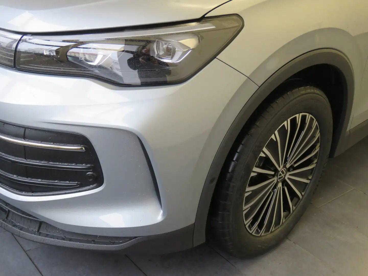 Volkswagen Tiguan Friends TDI DSG Silber - 2