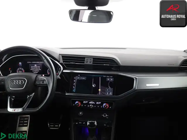 Audi Q3 view 8