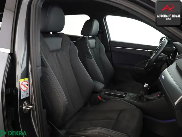 Audi Q3 view 10