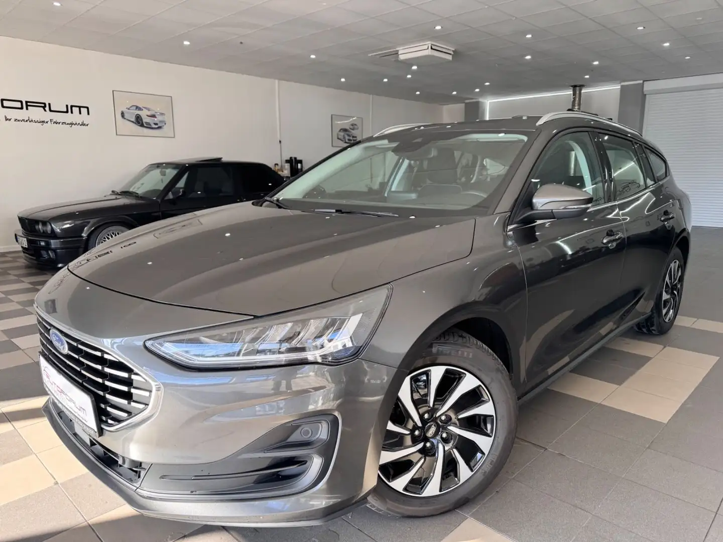 Ford Focus Turnier Titanium Style Grijs - 1