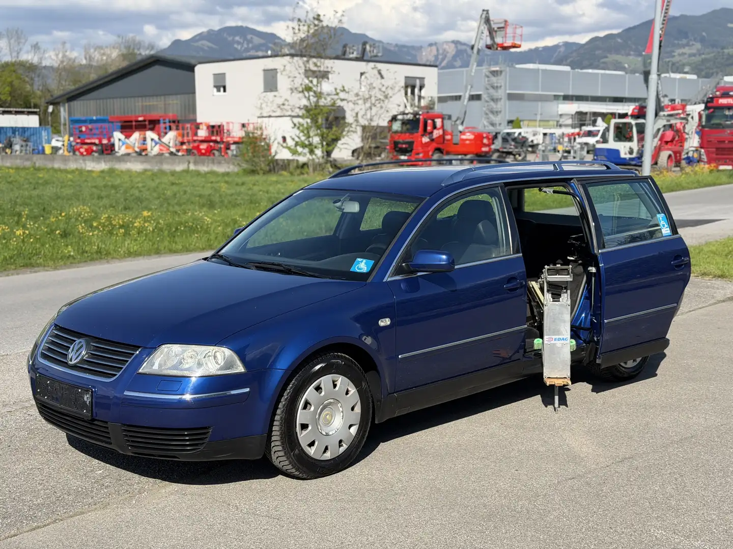 Volkswagen Passat Variant TDI Aut. BEHINDERTENGERECHT Rollstuhl-Lift TÜV NEU - 1