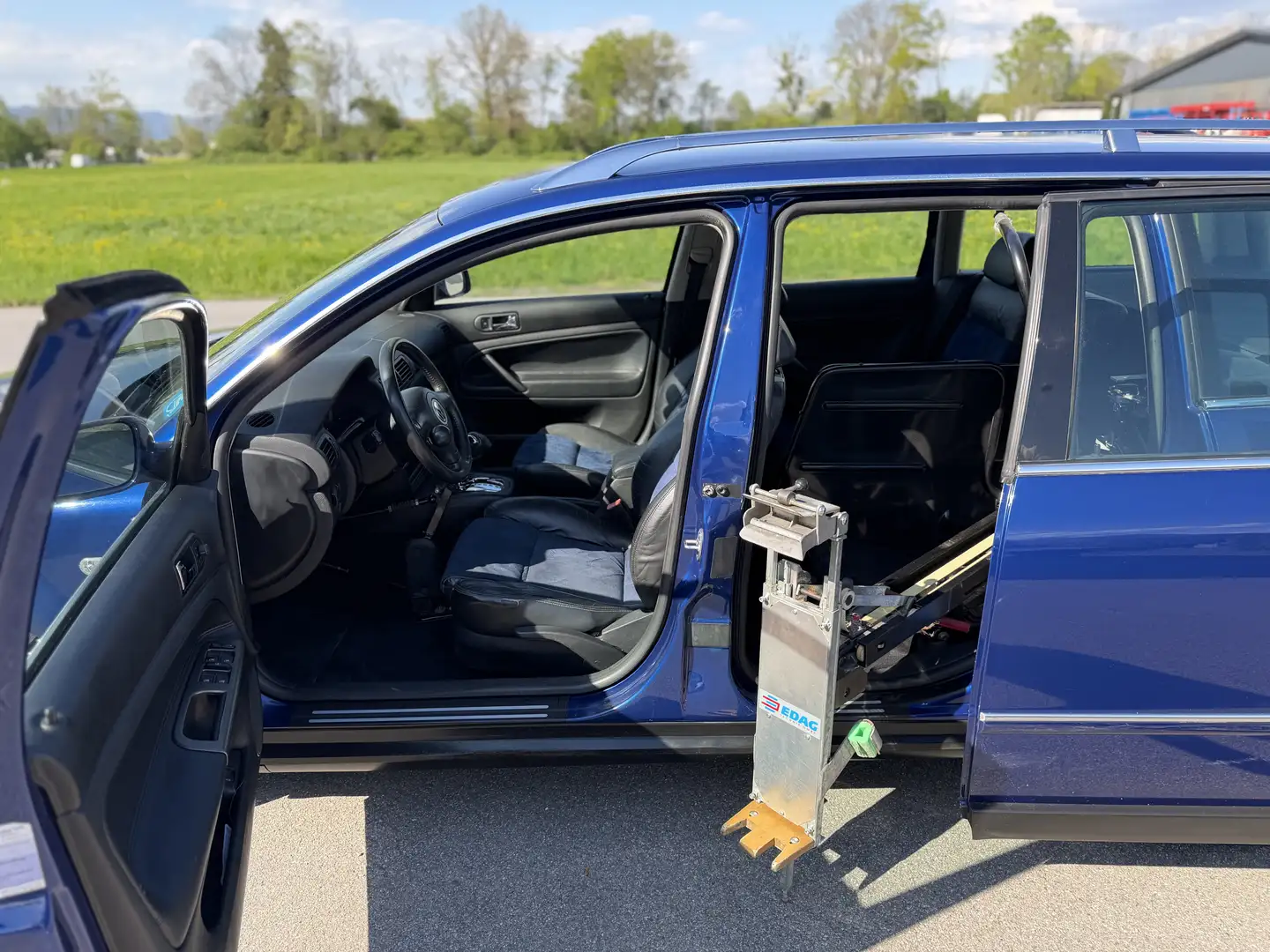 Volkswagen Passat Variant TDI Aut. BEHINDERTENGERECHT Rollstuhl-Lift TÜV NEU - 2