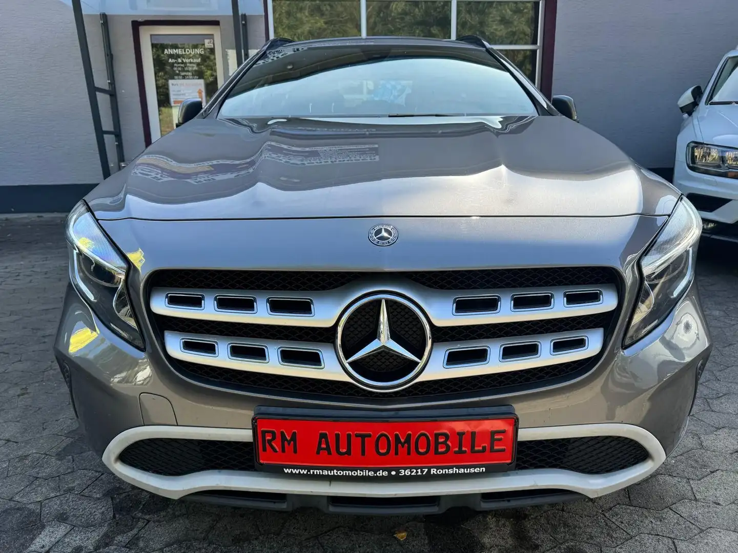Mercedes-Benz GLA 200 d KAMERA/NAVI/TEMPOMAT/LEDER Gris - 2
