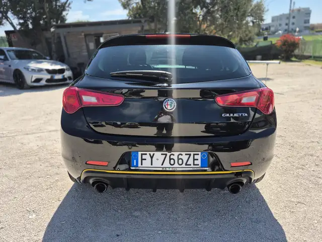 Alfa Romeo Giulietta view 3