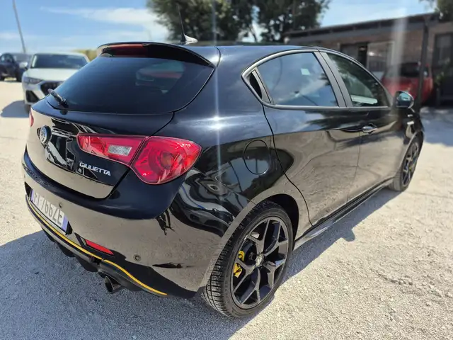 Alfa Romeo Giulietta view 4