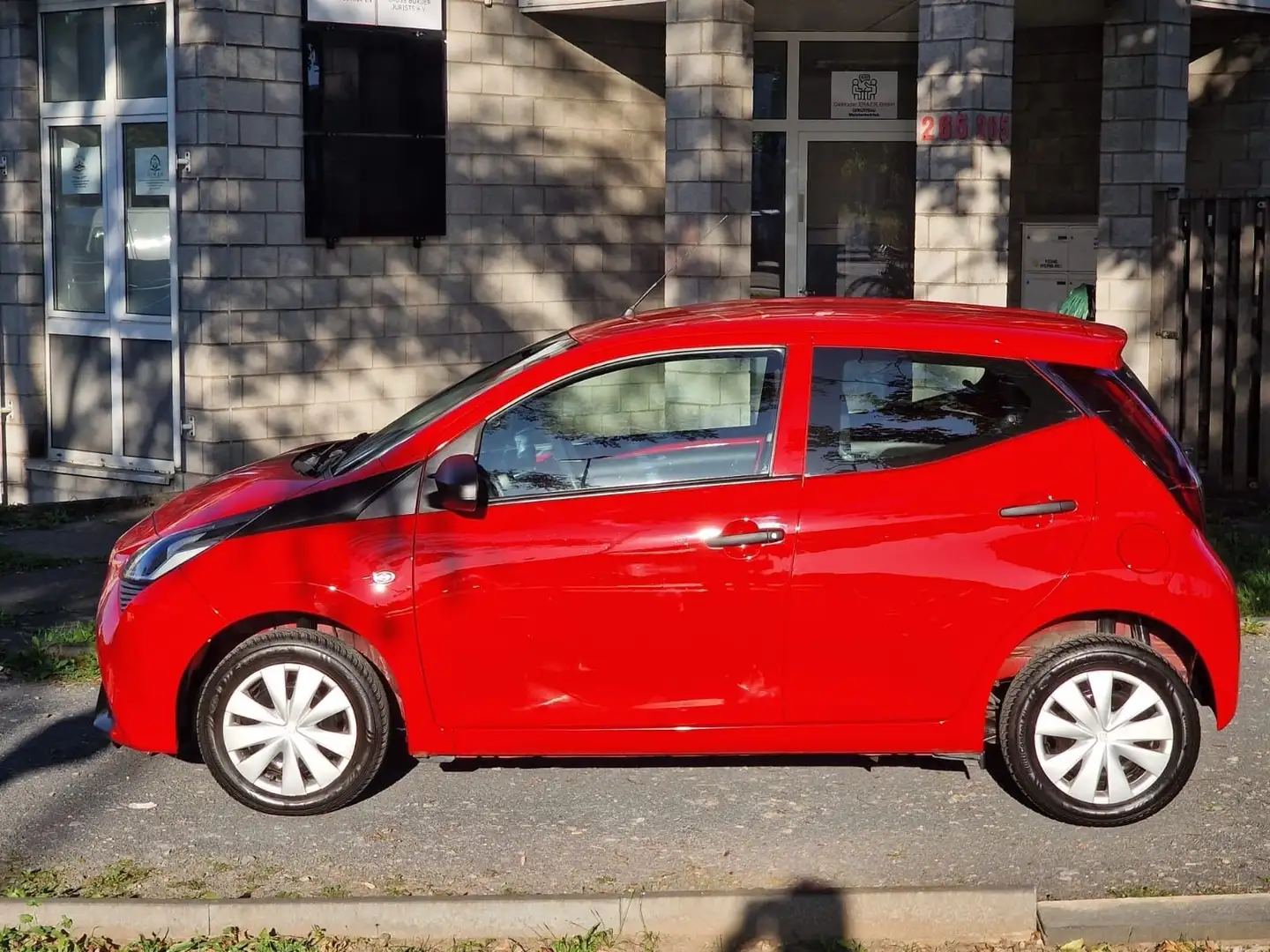 Toyota Aygo AYGO x Euro 6 /40.000 km /5.Türen/Klima Rot - 2