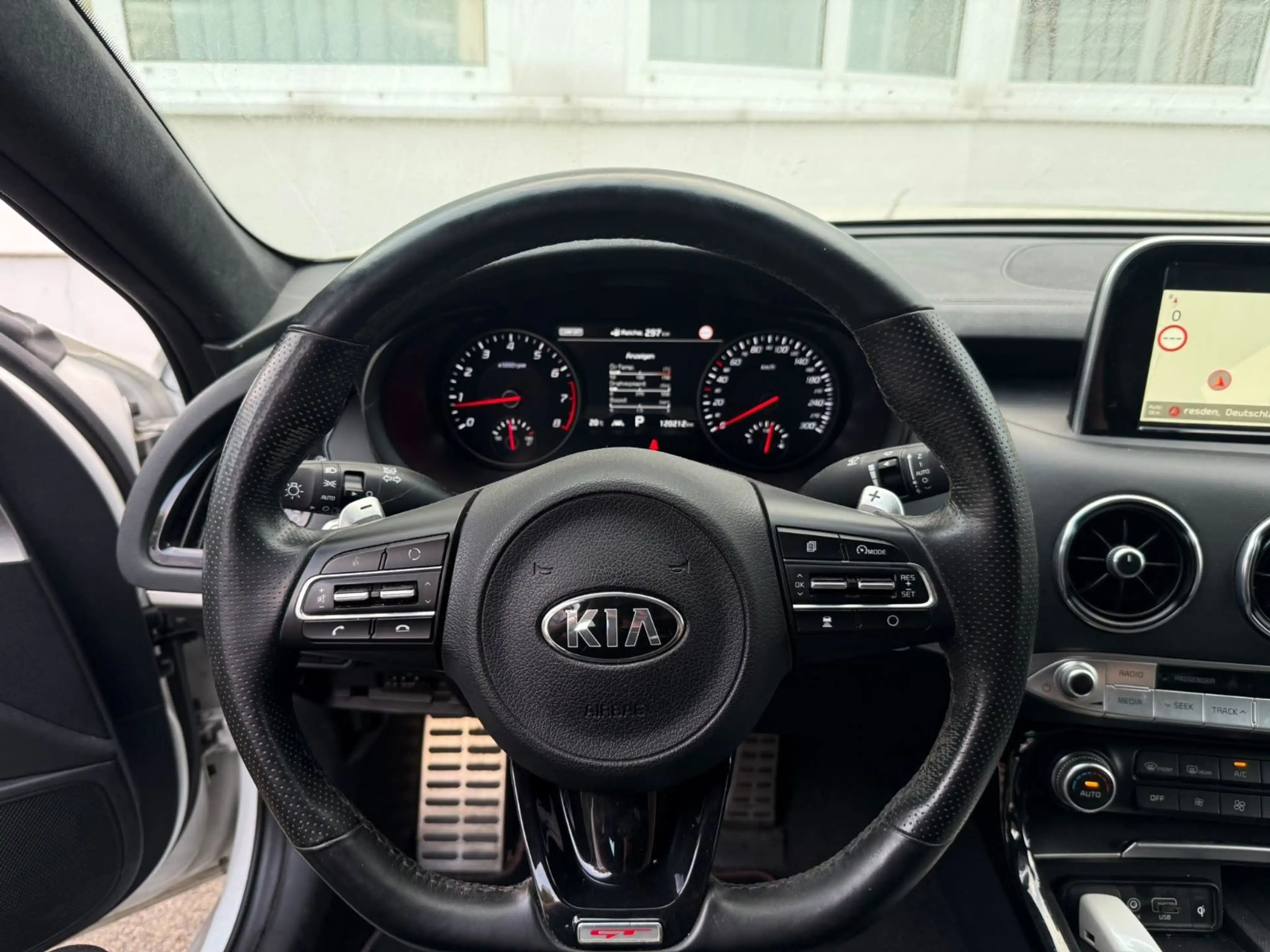 Kia Stinger GT 3.3 V6 4WD *BASTUCK-AGA*PANO*ACC*HUD* — photo 12