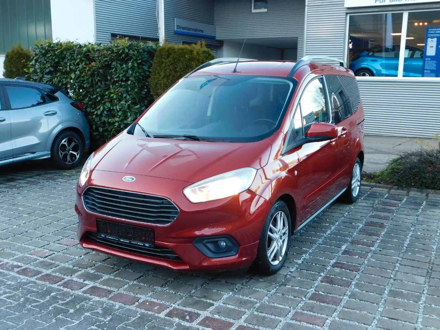 Ford Tourneo Courier Titanium Rouge - 1