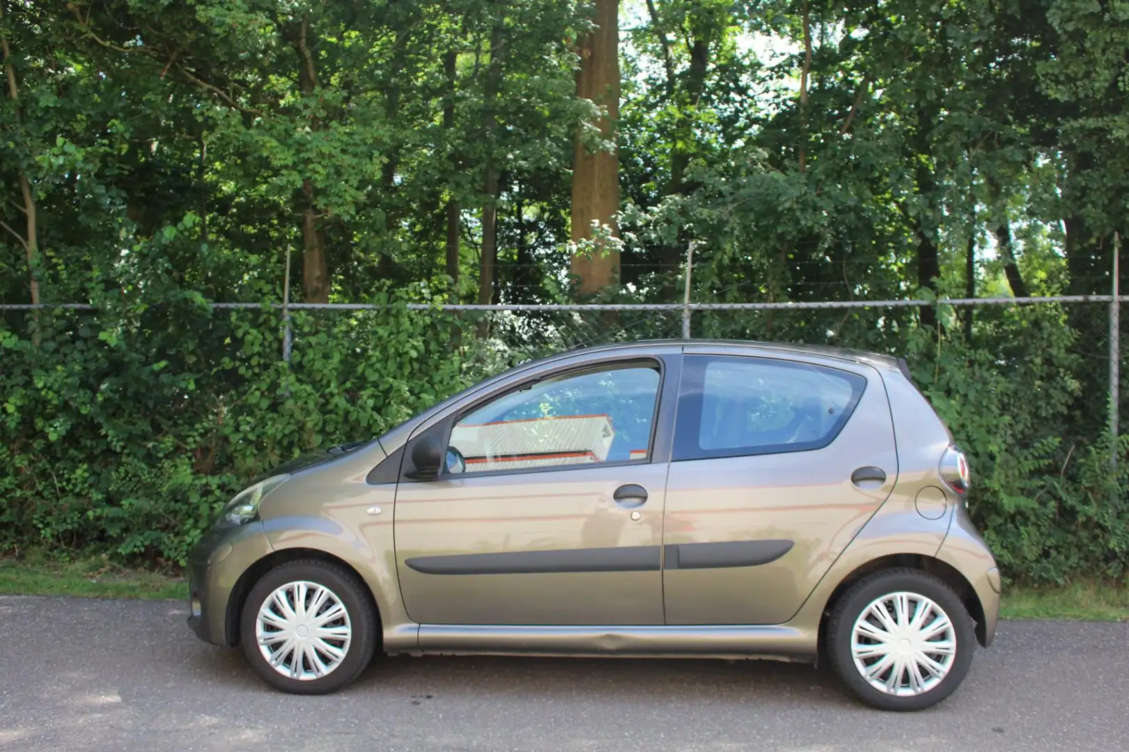 Toyota Aygo 1.0 VVT-i Comfort Bruin - 2