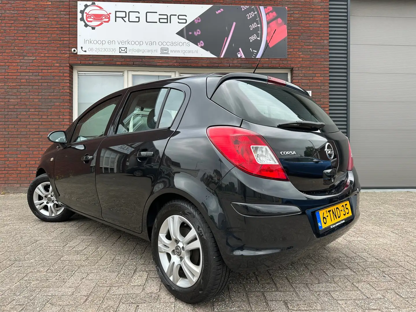 Opel Corsa 1.4-16V Berlin / 1e Eig / Leder / Cruise / 5DRS / Zwart - 2