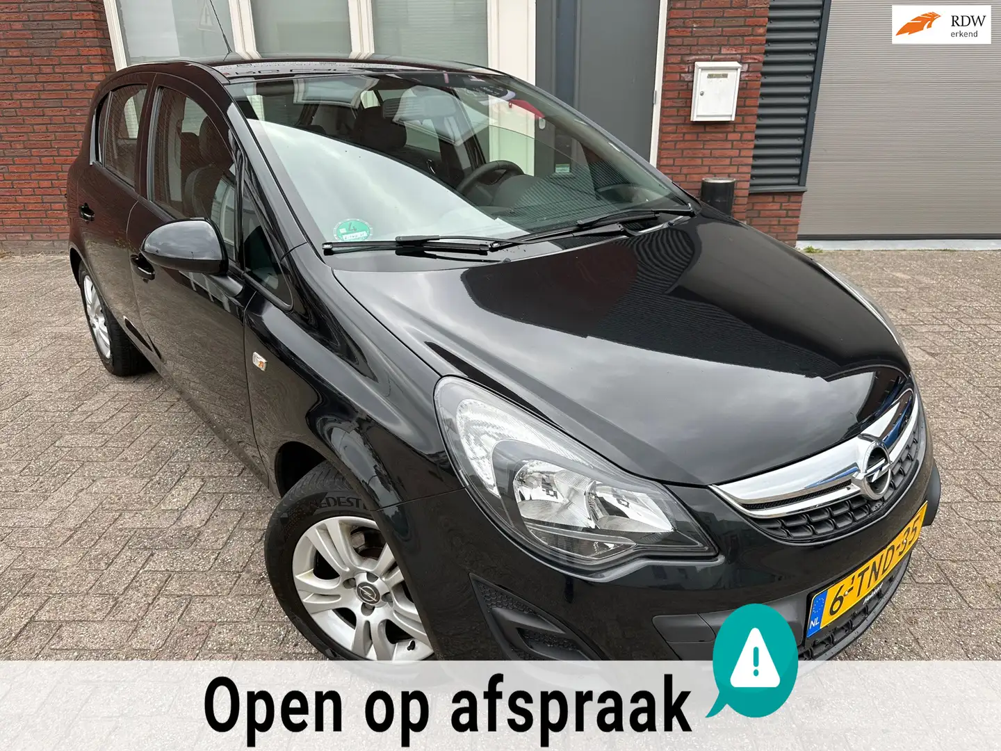 Opel Corsa 1.4-16V Berlin / 1e Eig / Leder / Cruise / 5DRS / Zwart - 1