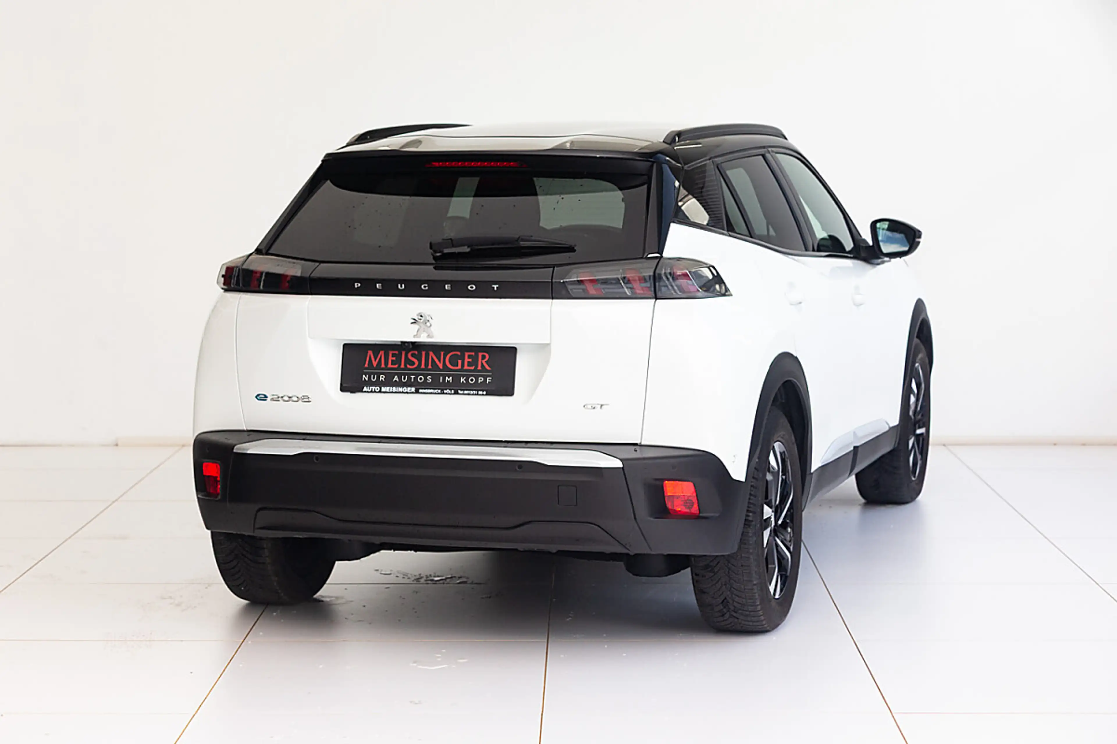 Peugeot e-2008 50kWh GT — photo 3