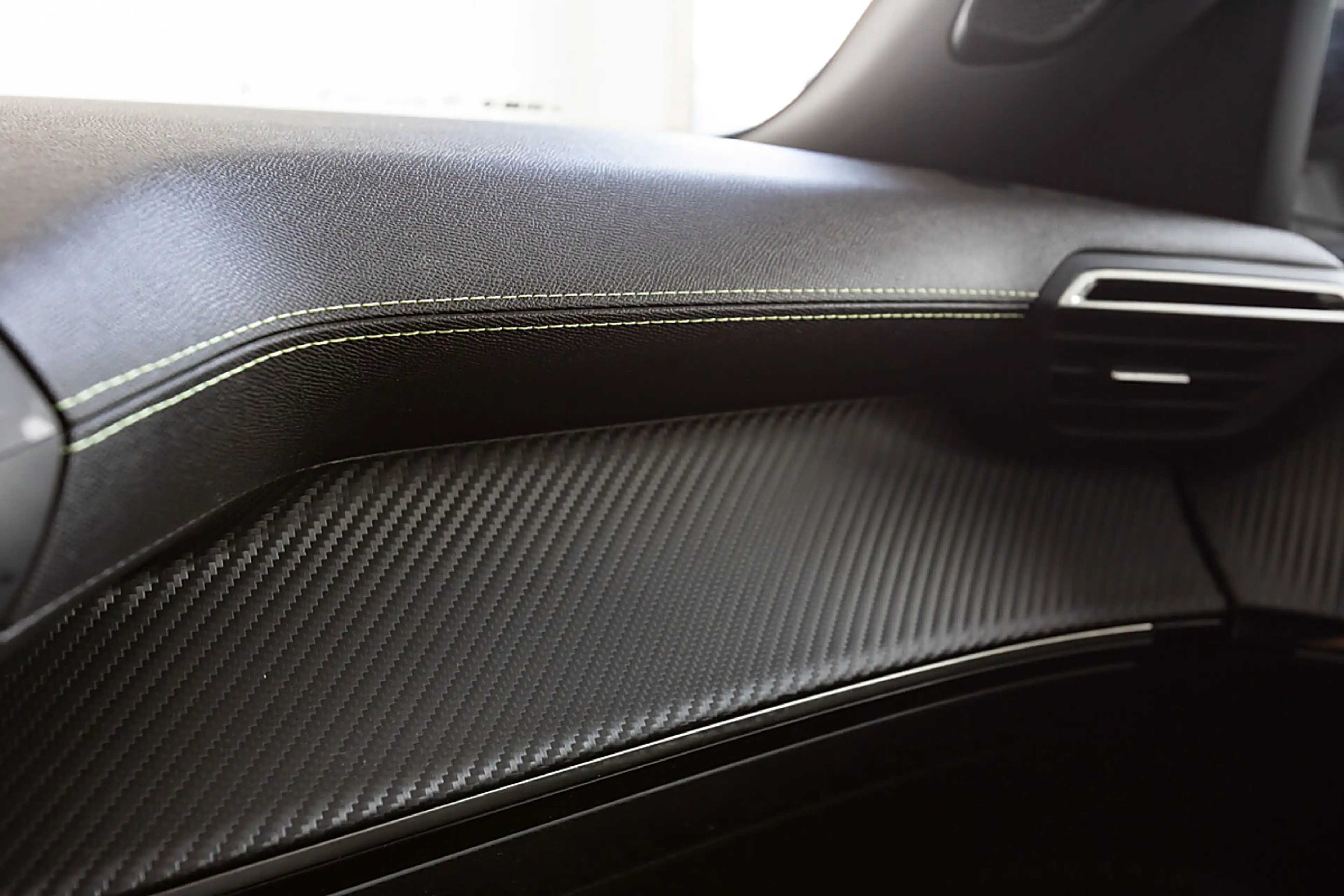 Peugeot e-2008 50kWh GT — photo 14
