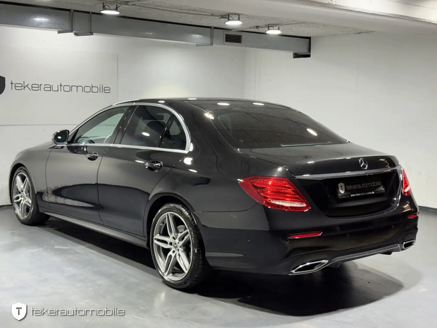 Mercedes-Benz E 220 d *AMG Line*LED*Navi*CarPlay* Schwarz - 2