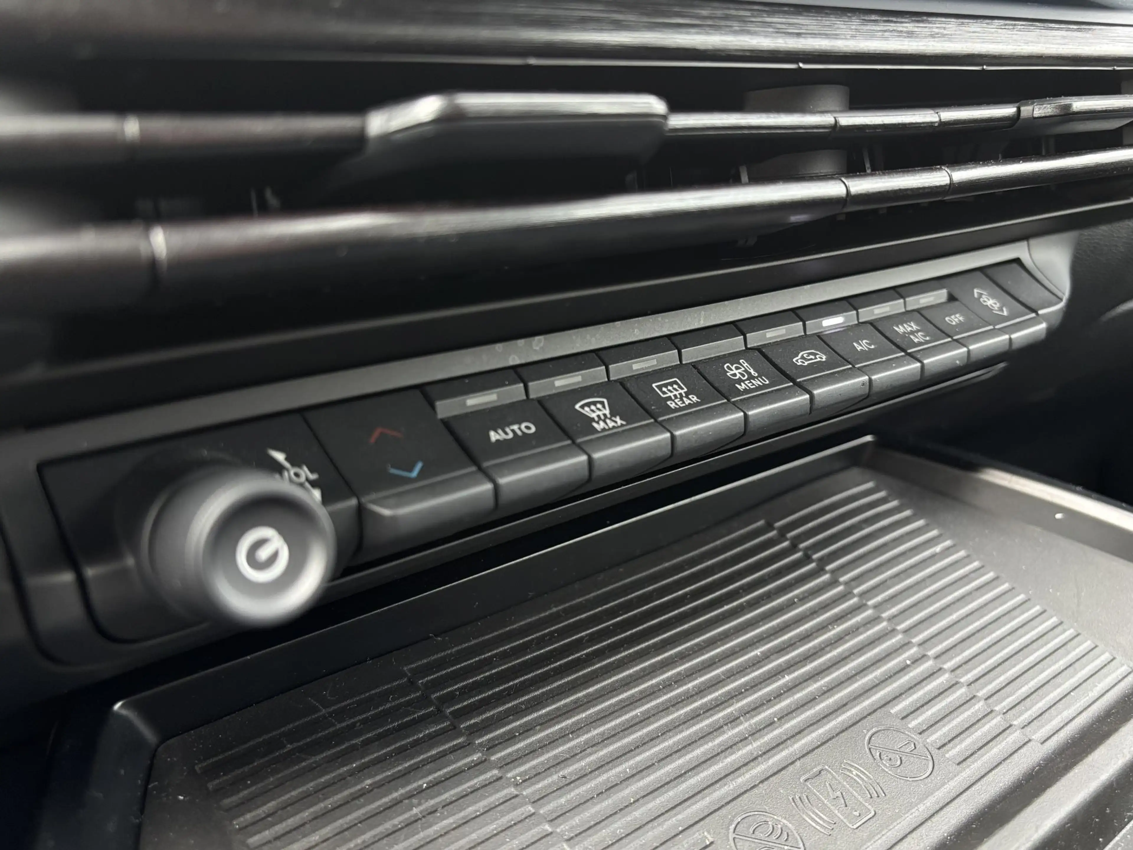 Lancia Ypsilon Edizione Limitata Cassina Navigatie | Apple carpla — photo 30