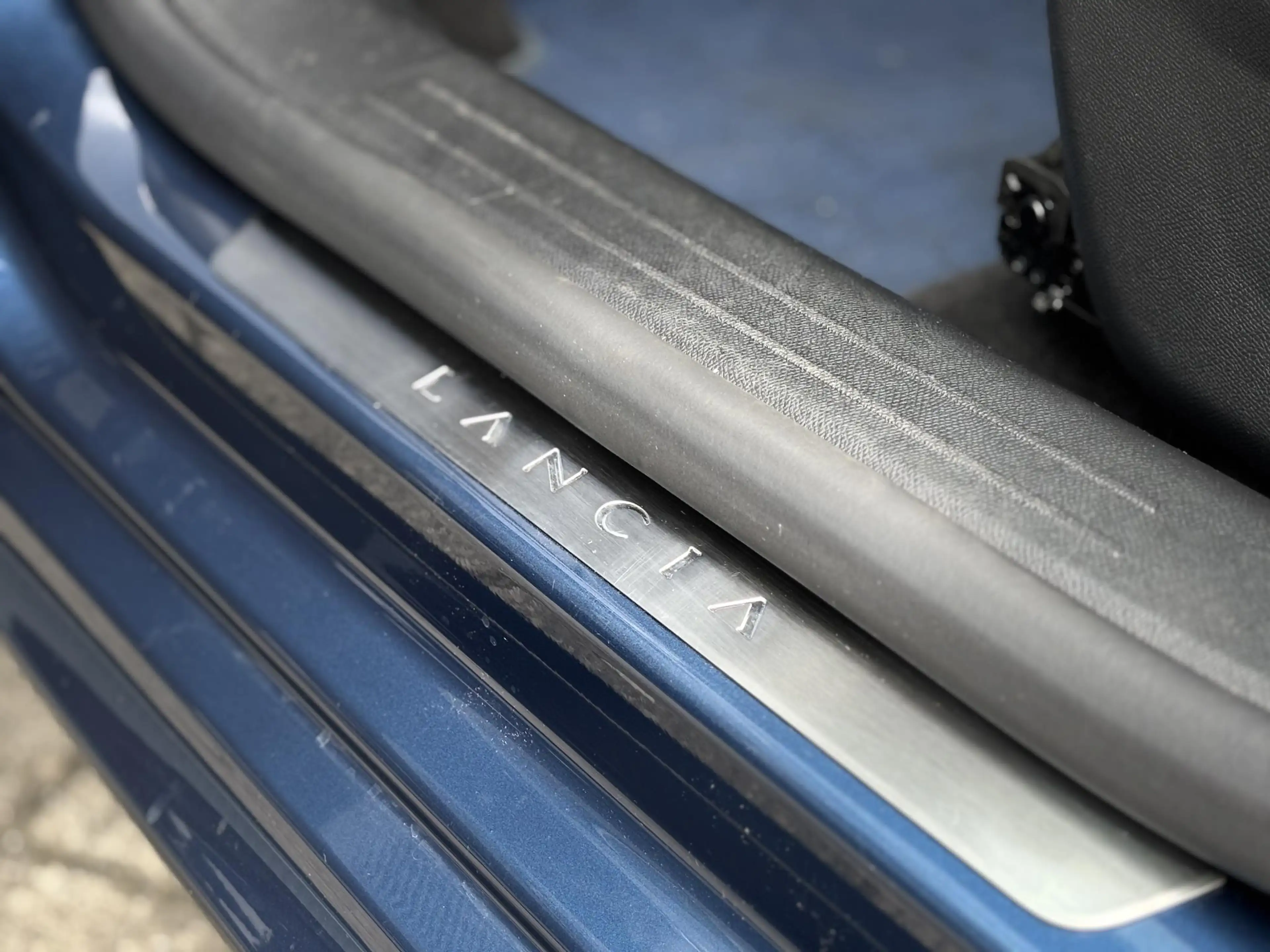 Lancia Ypsilon Edizione Limitata Cassina Navigatie | Apple carpla — photo 21