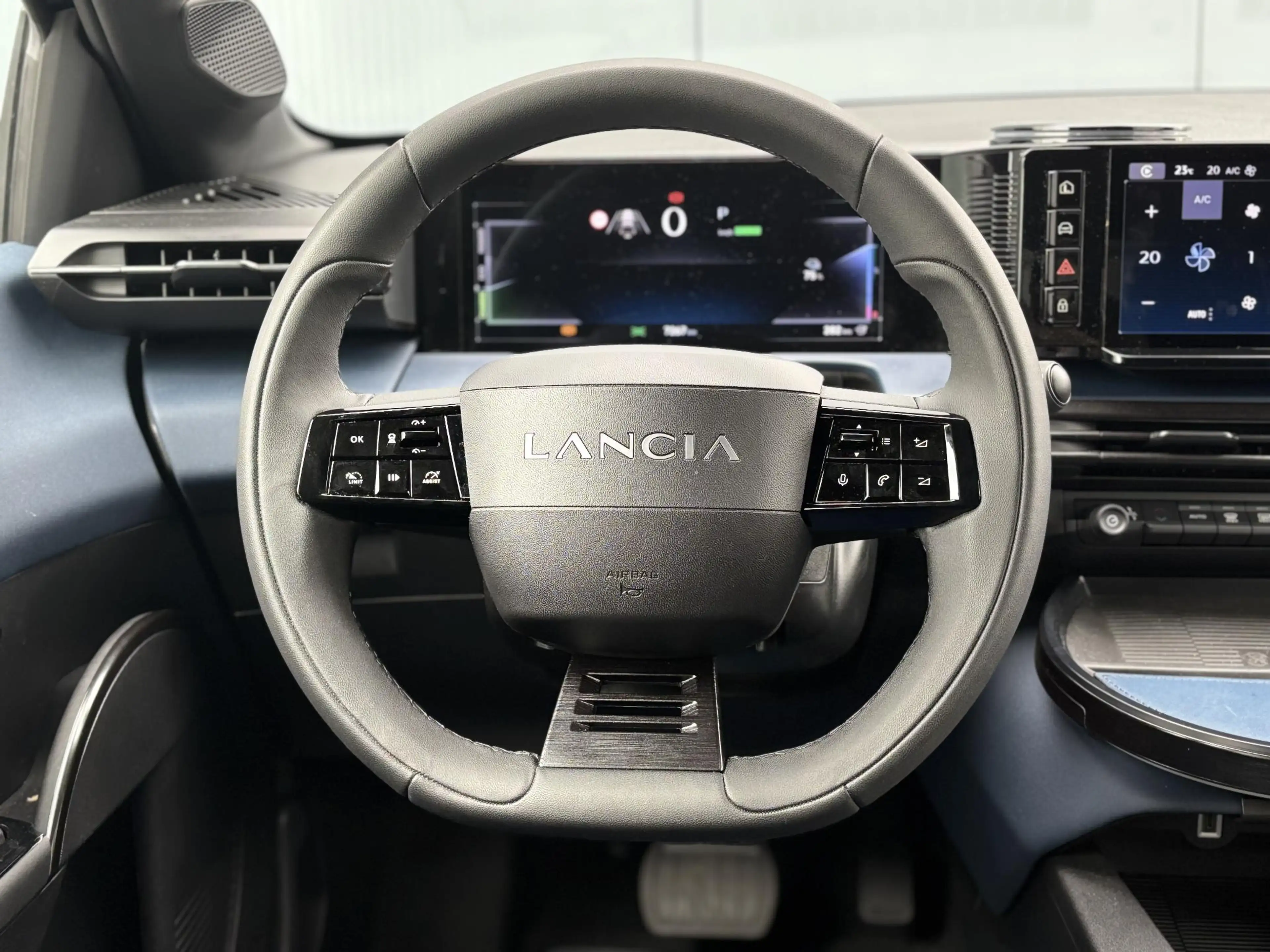 Lancia Ypsilon Edizione Limitata Cassina Navigatie | Apple carpla — photo 16