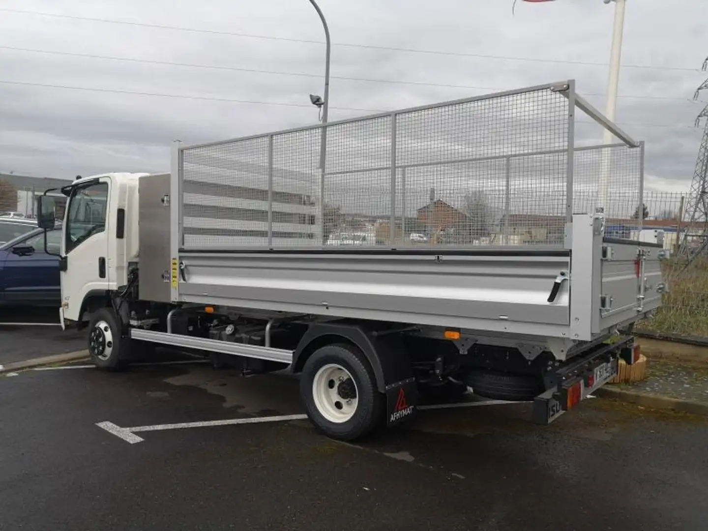 Isuzu M 27 Large H 3395 Biały - 2
