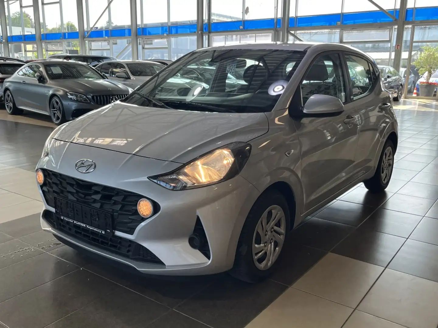 Hyundai i10 Select PDC SHZ Klima Bluetooth Spurassist. Silber - 1
