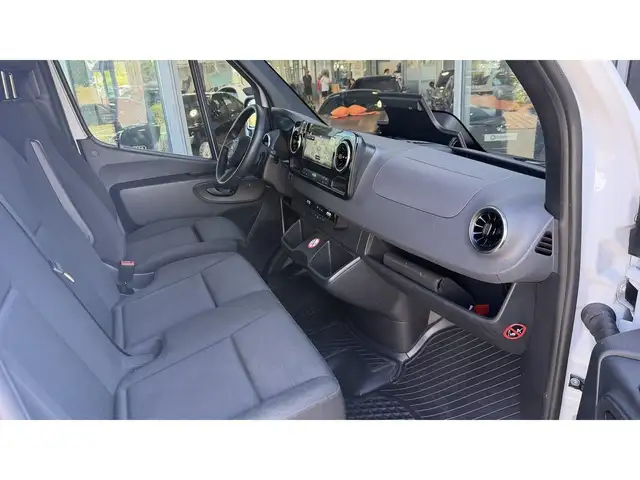 Mercedes-Benz Sprinter view 11