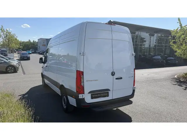Mercedes-Benz Sprinter view 6
