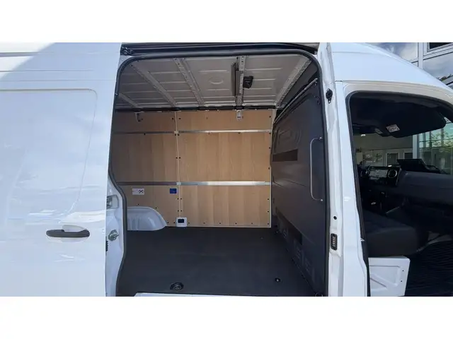 Mercedes-Benz Sprinter view 8