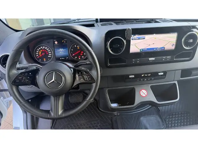 Mercedes-Benz Sprinter view 10