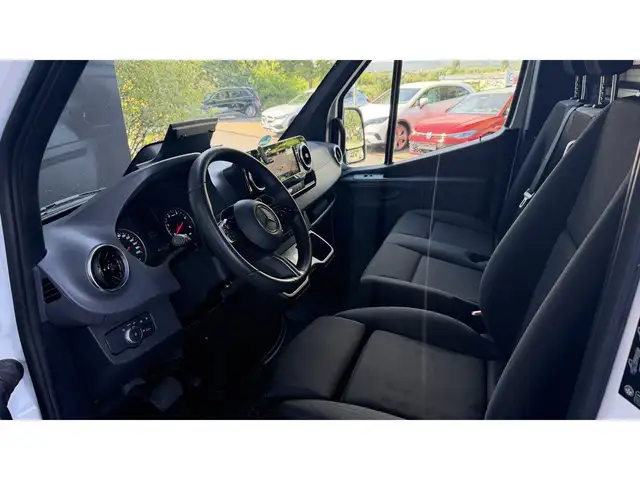 Mercedes-Benz Sprinter view 9