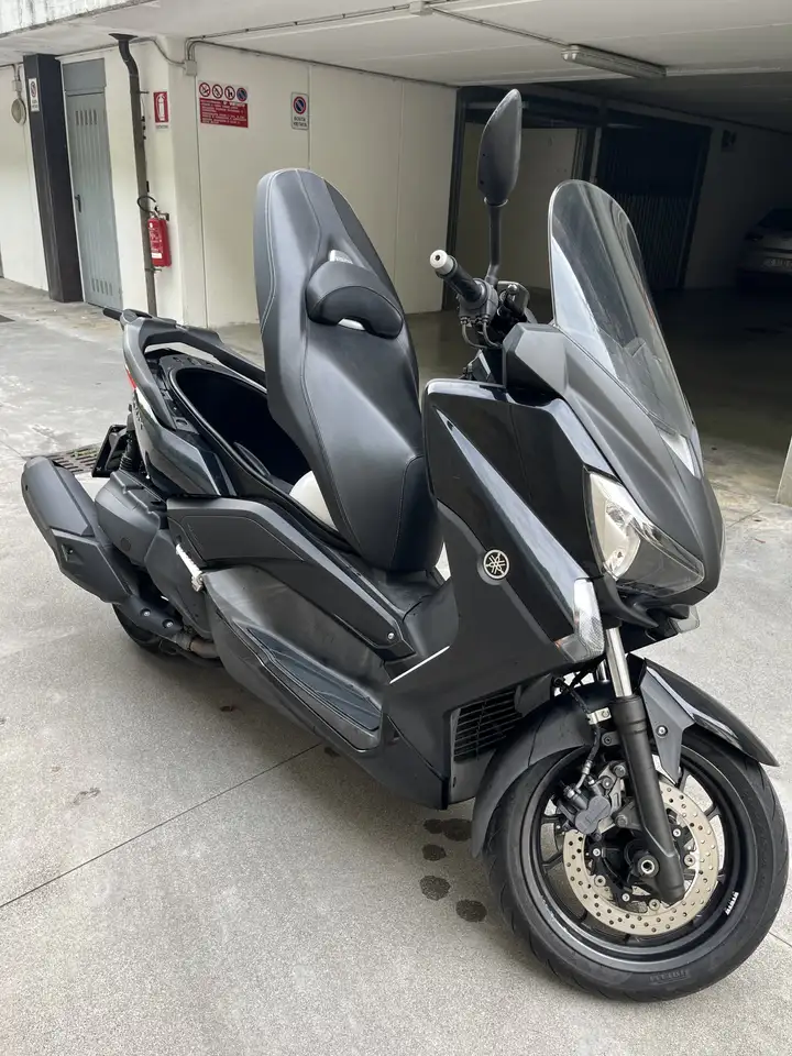 Yamaha X-Max 400