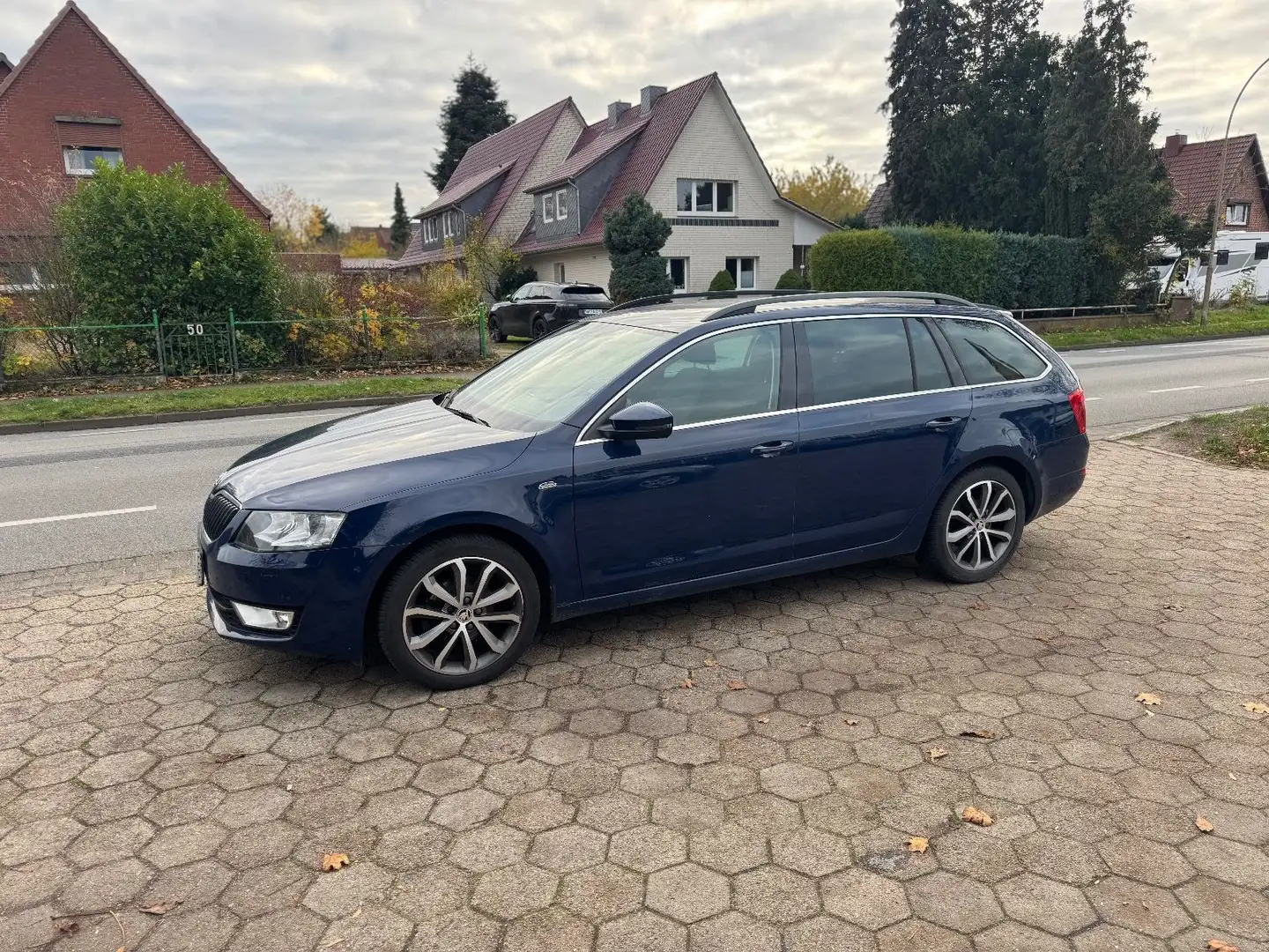 Skoda Octavia 1.6 TDI Edition *1.Hand+Eur6+Top Zustand Blau - 1