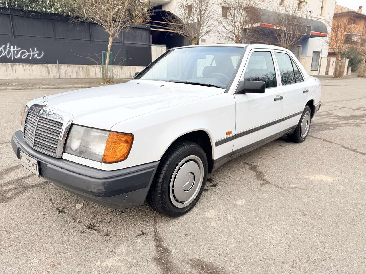 Mercedes-Benz E 200 (124)