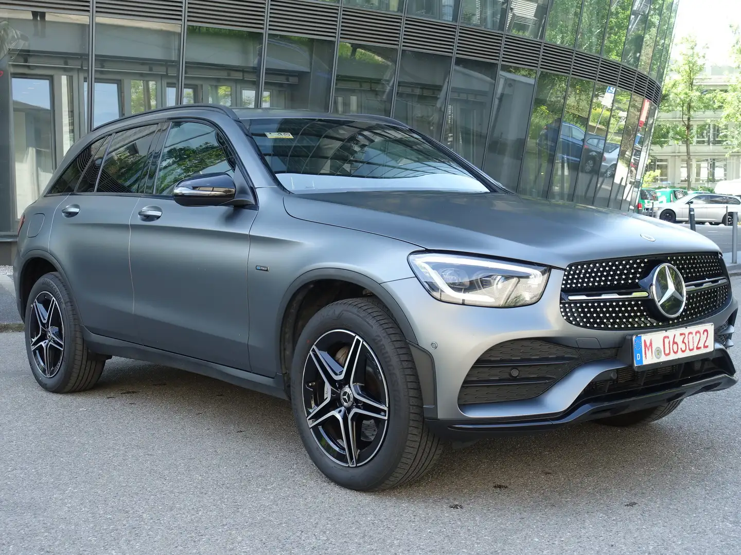 Mercedes-Benz GLC 300 GLC 300 de 4Matic*AMG*NIGHT*MATT*VIRTUAL*MULTIBEAM Grau - 1