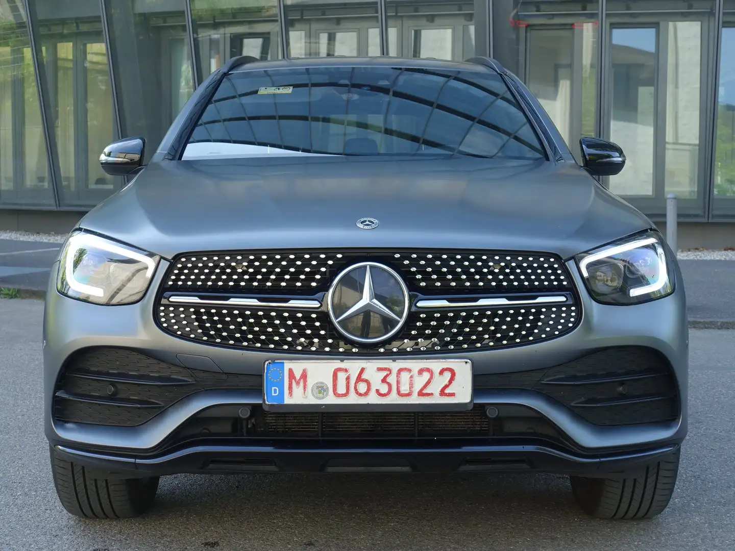 Mercedes-Benz GLC 300 GLC 300 de 4Matic*AMG*NIGHT*MATT*VIRTUAL*MULTIBEAM Grau - 2