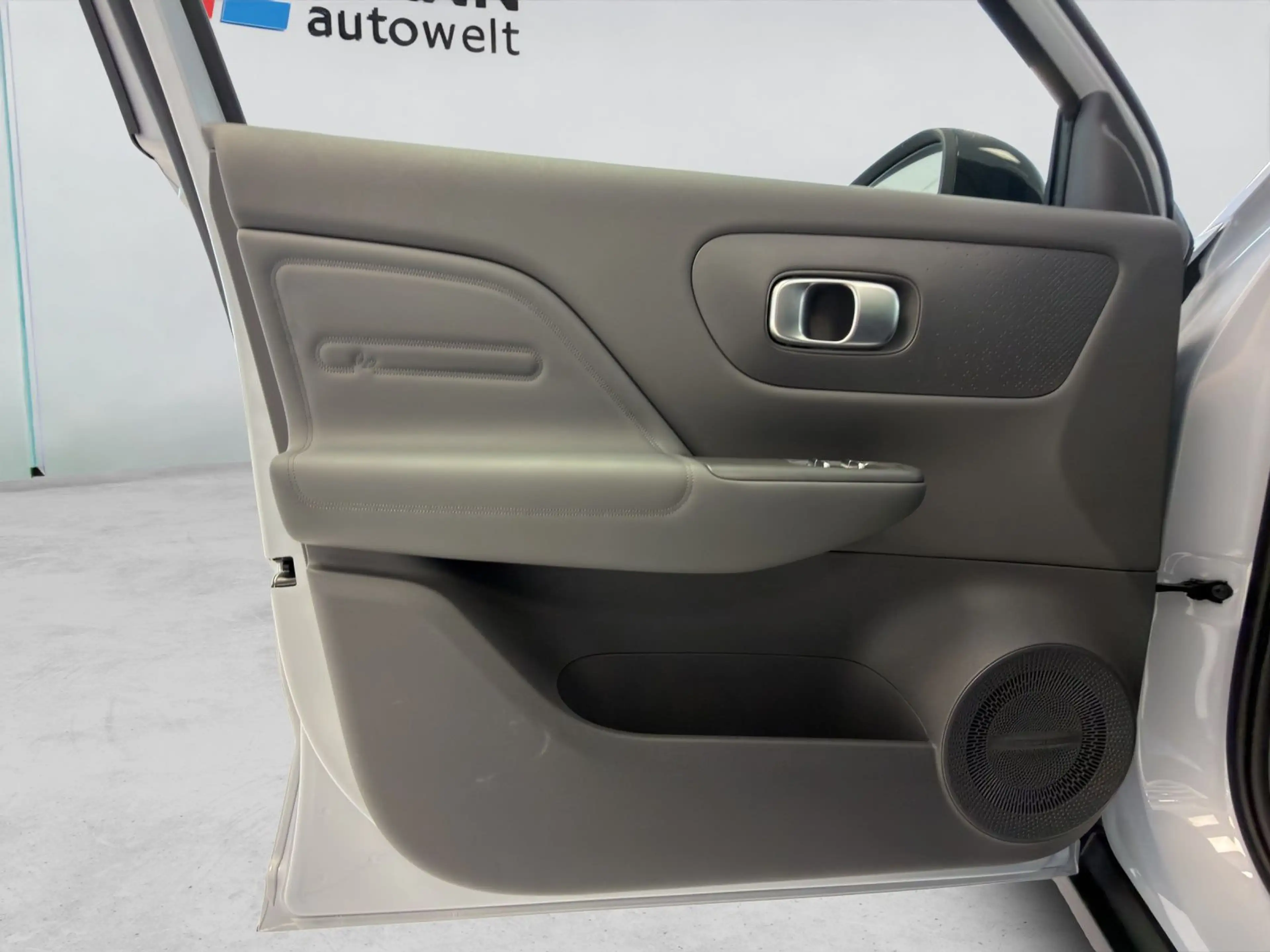 Leapmotor B10 REEV Design — photo 14