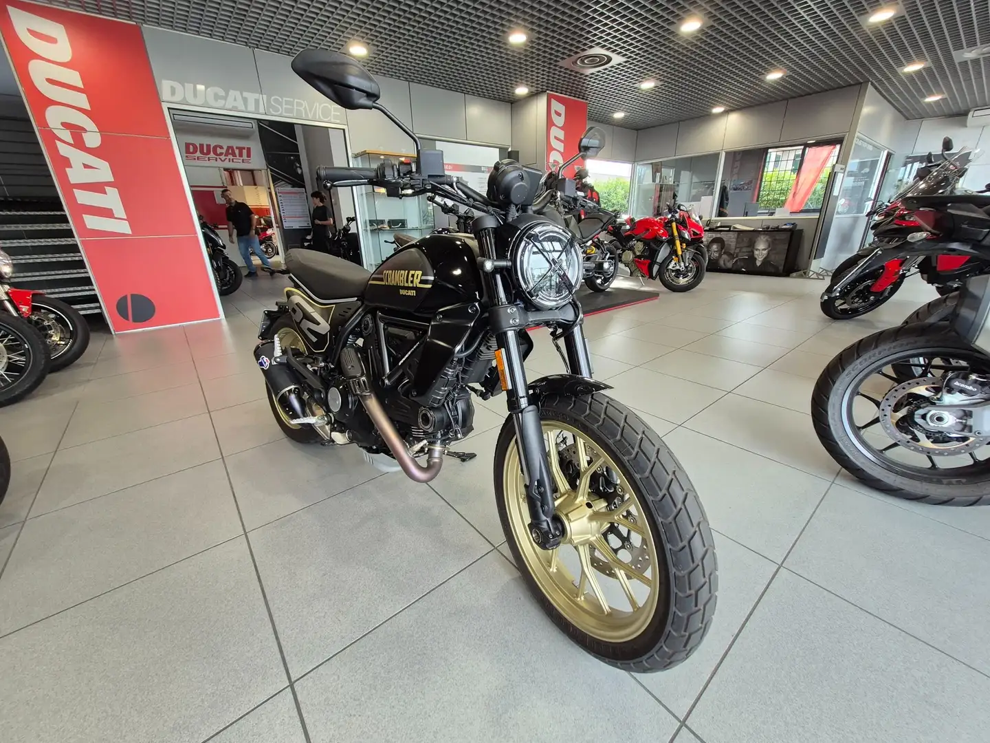 Ducati Scrambler 800 Full Throttle Nero - 2